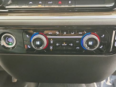 Used 2022 Chevrolet Silverado 1500 LT image 31