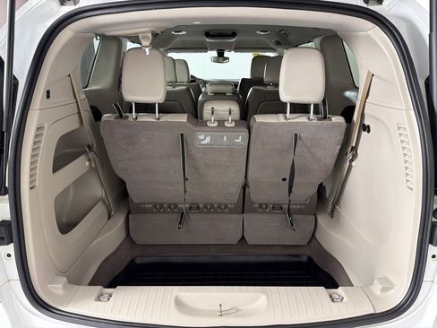 Used 2018 Chrysler Pacifica Touring-L FWD image 20