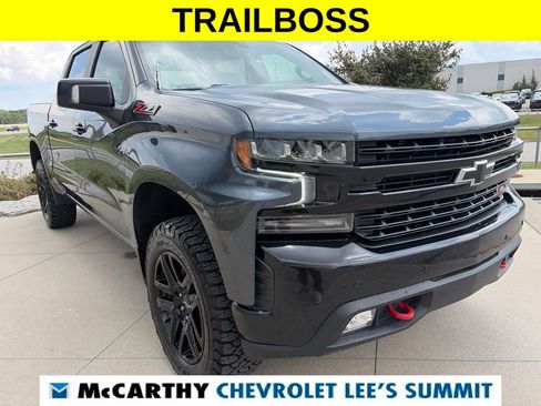 Used 2022 Chevrolet Silverado 1500 LT Trail Boss w/ Convenience Package II AWD/4WD image 2