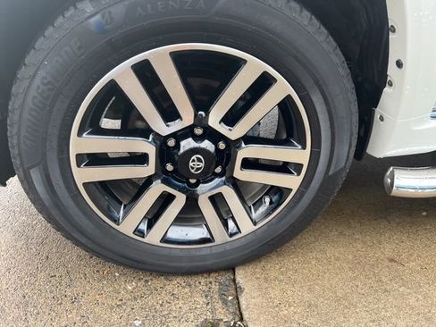 Used 2018 Toyota 4Runner Limited image 19