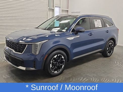 Used 2024 Kia Sorento S w/ Panoramic Sunroof Package FWD image 5