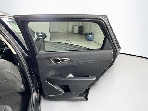 Used 2025 Kia Sportage LX image 29