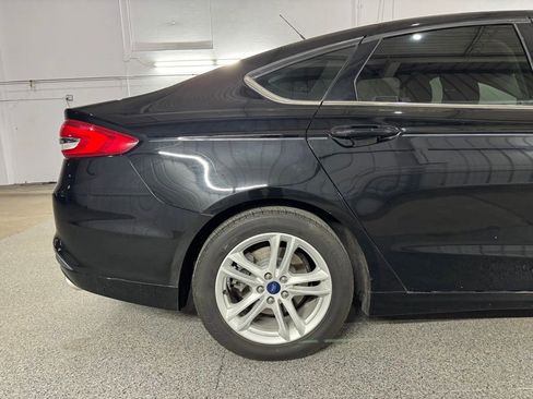 Used 2018 Ford Fusion SE w/ Fusion SE Technology Package FWD image 6