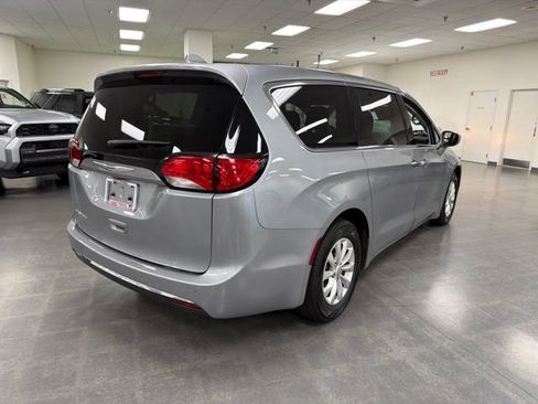 Used 2019 Chrysler Pacifica Touring Plus FWD image 7