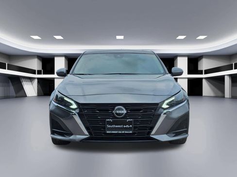 Used 2023 Nissan Altima 2.5 SV FWD image 6