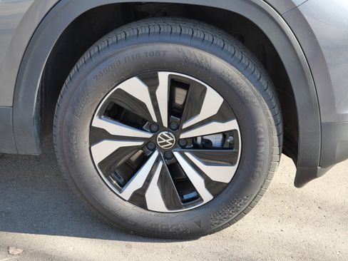 Certified 2025 Volkswagen Atlas Cross Sport SE image 15