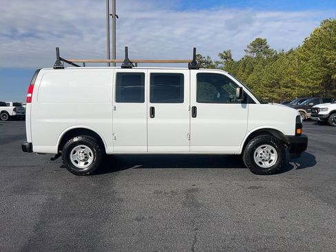 Used 2021 Chevrolet Express 2500 w/ Driver Convenience Package image 4