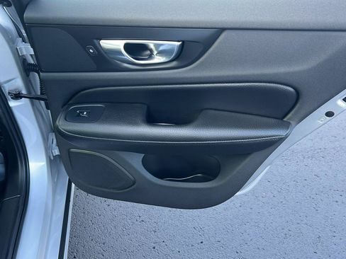 Used 2022 Volvo S60 B5 Inscription FWD image 18