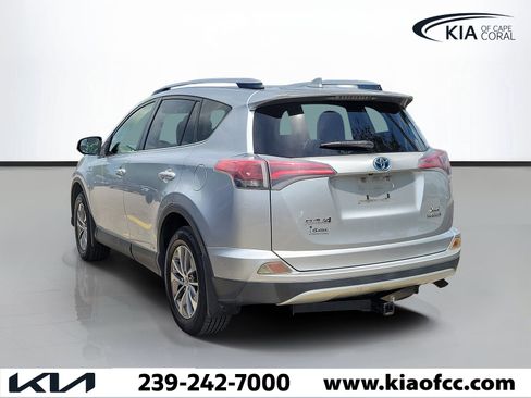 Used 2016 Toyota RAV4 XLE AWD/4WD image 4