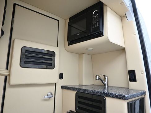 Used 2020 Mercedes-Benz Sprinter 2500 image 24