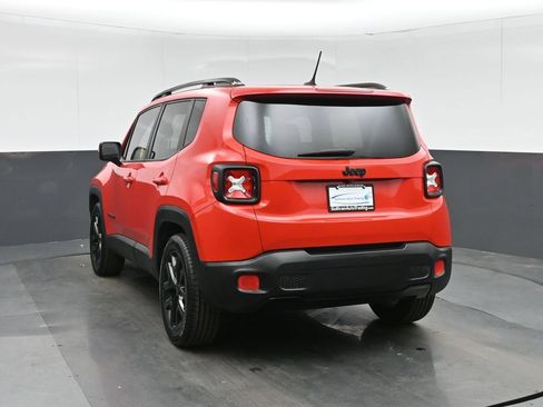 Used 2017 Jeep Renegade Altitude FWD image 5