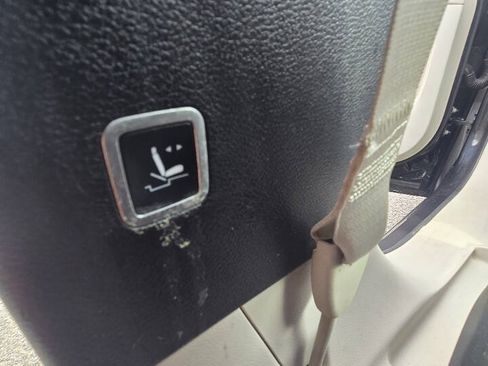 Used 2017 Chrysler Pacifica LX FWD image 32