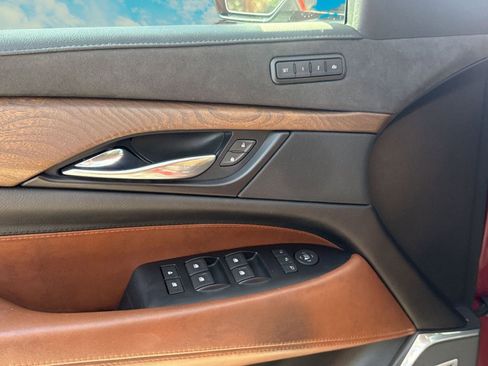 Used 2019 Cadillac Escalade Luxury image 8