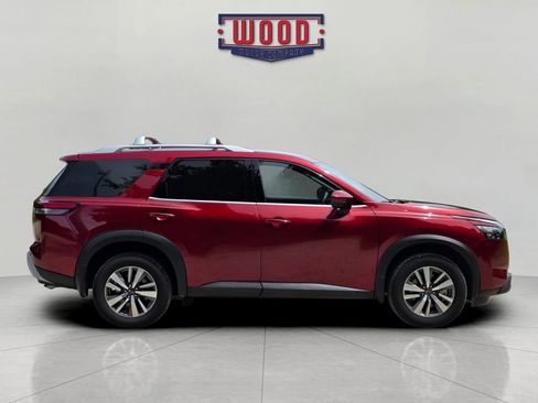 Used 2025 Nissan Pathfinder SL AWD/4WD image 2