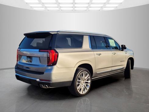 New 2026 GMC Yukon XL Denali w/ Denali Reserve Package AWD/4WD image 4