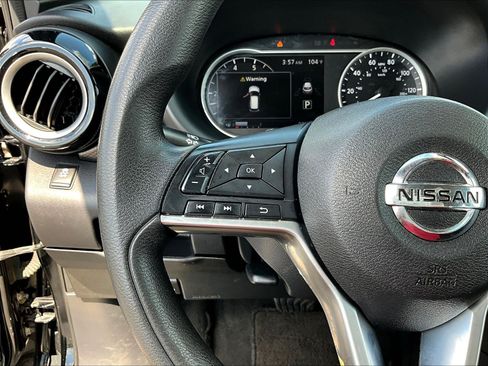 Used 2018 Nissan Kicks SV FWD image 10