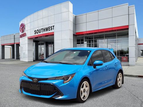 Used 2022 Toyota Corolla SE FWD image 2