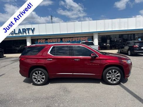 Used 2020 Chevrolet Traverse Premier FWD image 2