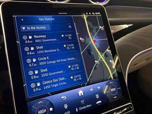 Used 2025 Mercedes-Benz GLC 350e 4MATIC image 36