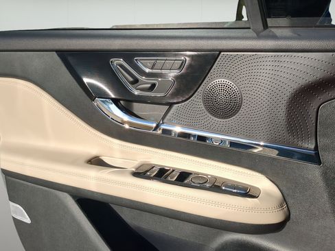New 2026 Lincoln Corsair Premiere FWD image 11