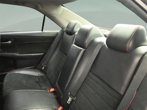 Used 2015 Toyota Camry XSE w/ Moonroof Package image 34