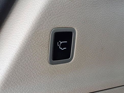 Used 2023 Chrysler Pacifica Limited FWD image 27