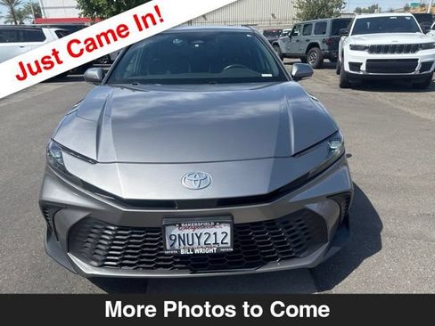 Used 2025 Toyota Camry SE FWD image 9
