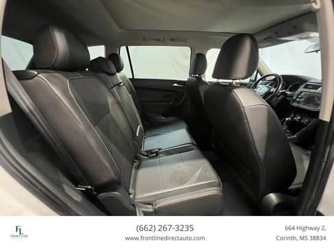 Used 2018 Volkswagen Tiguan SE w/ Panoramic Sunroof Package FWD image 18