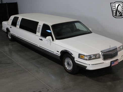 Used 1996 Lincoln Town Car Executive image 10
