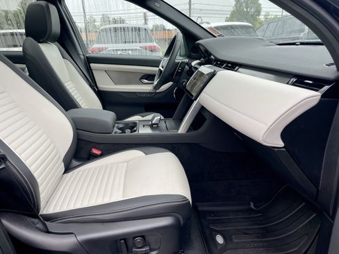 Certified 2025 Land Rover Discovery Sport Dynamic SE AWD/4WD image 15