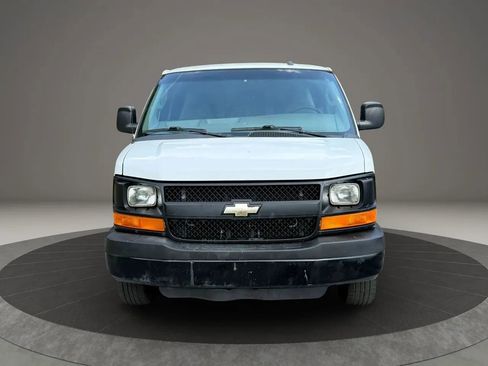 Used 2016 Chevrolet Express 2500 RWD image 2