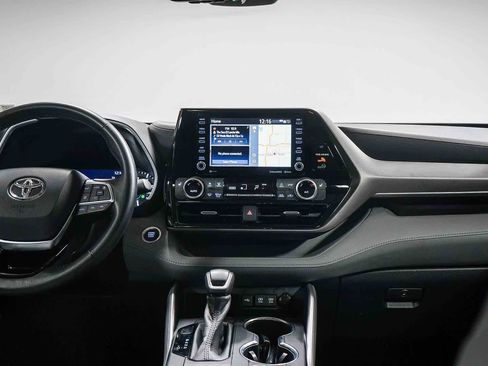 Certified 2020 Toyota Highlander XLE image 13