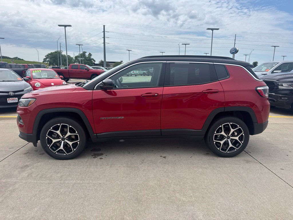 Used 2025 Jeep Compass Limited AWD/4WD image 24