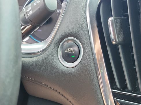 Used 2023 Chevrolet Traverse LT FWD image 30