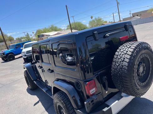 Used 2015 Jeep Wrangler Unlimited Sahara w/ Connectivity Group AWD/4WD image 42