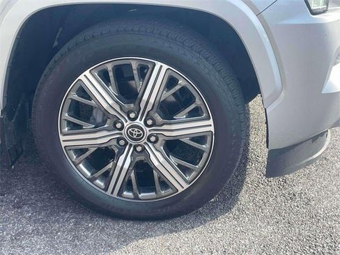 Used 2023 Toyota Sequoia Capstone image 9