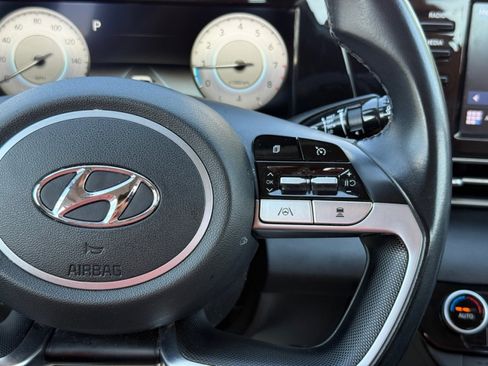 Used 2021 Hyundai Elantra SEL w/ Convenience + Premium Package image 18