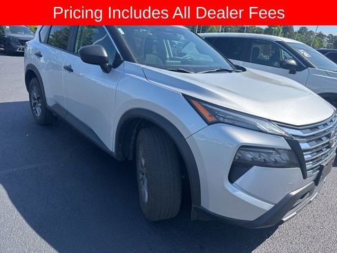 Used 2024 Nissan Rogue S FWD image 3