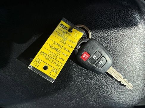 Used 2017 Toyota RAV4 LE FWD image 17