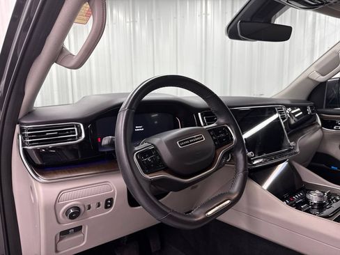 Used 2022 Jeep Grand Wagoneer Series I w/ Flexible Seating Group AWD/4WD image 19