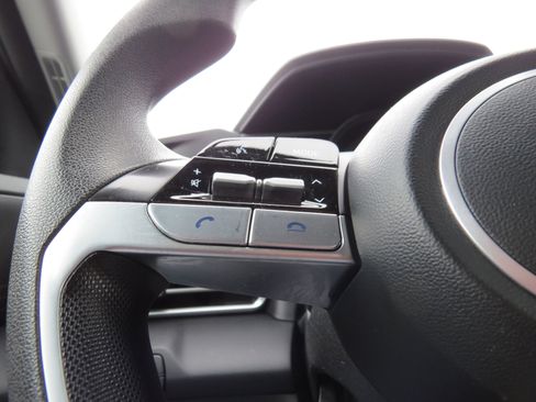 Used 2023 Hyundai Elantra SEL image 18