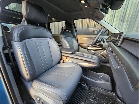 Used 2024 Kia EV9 Wind image 4