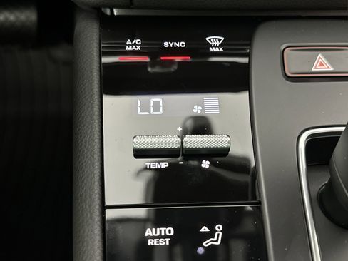 Certified 2025 Porsche Macan image 21