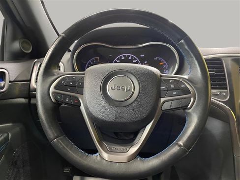 Used 2018 Jeep Grand Cherokee Laredo AWD/4WD image 16