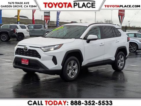 Used 2025 Toyota RAV4 XLE image 1
