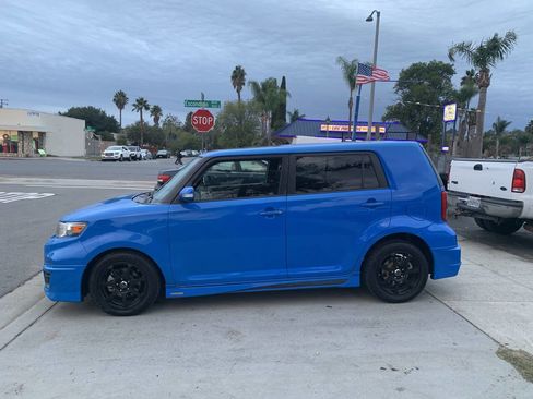 Used 2011 Scion xB image 2