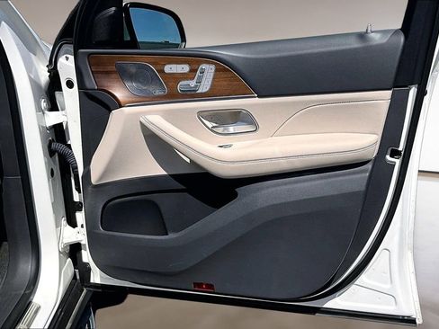 Used 2020 Mercedes-Benz GLS 450 4MATIC image 24