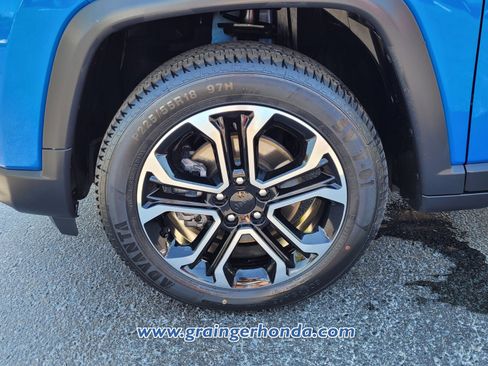 Used 2022 Jeep Compass Limited image 9