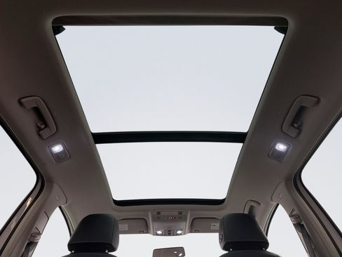 Used 2022 Volkswagen Taos SE image 18