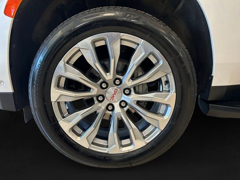 Used 2024 GMC Yukon XL Denali w/ Advanced Technology Package AWD/4WD image 9